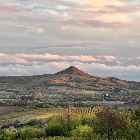Bakos Pinceszet Csobanc Bastya Es Borterasz Gyulakeszi